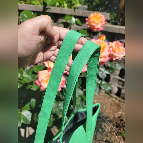 Green Large Tote, Excellent Condition - Picture 6 of 9